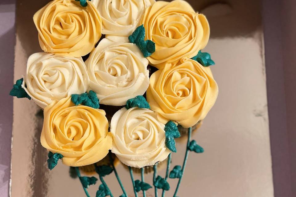 Cupcake rose bouquet cake