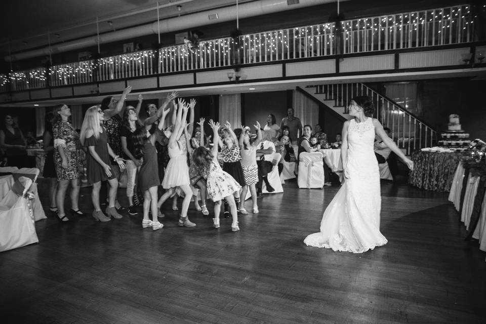 Reception:Tossing the bouquet