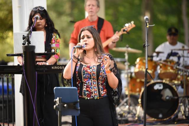 Din Check Bollywood Band