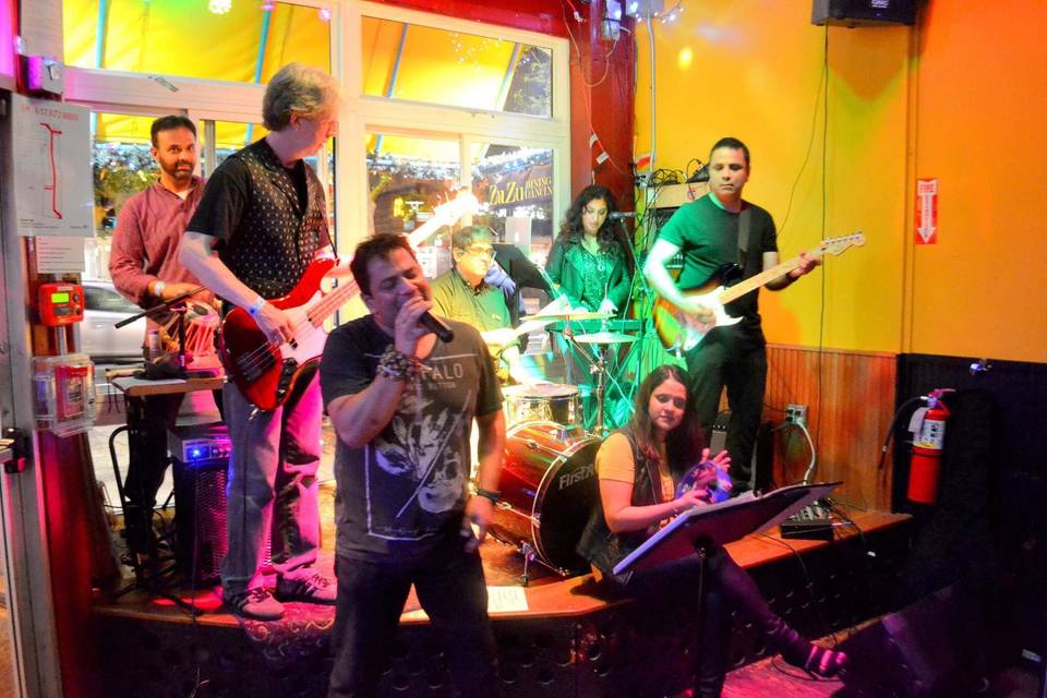 Din Check Bollywood Band