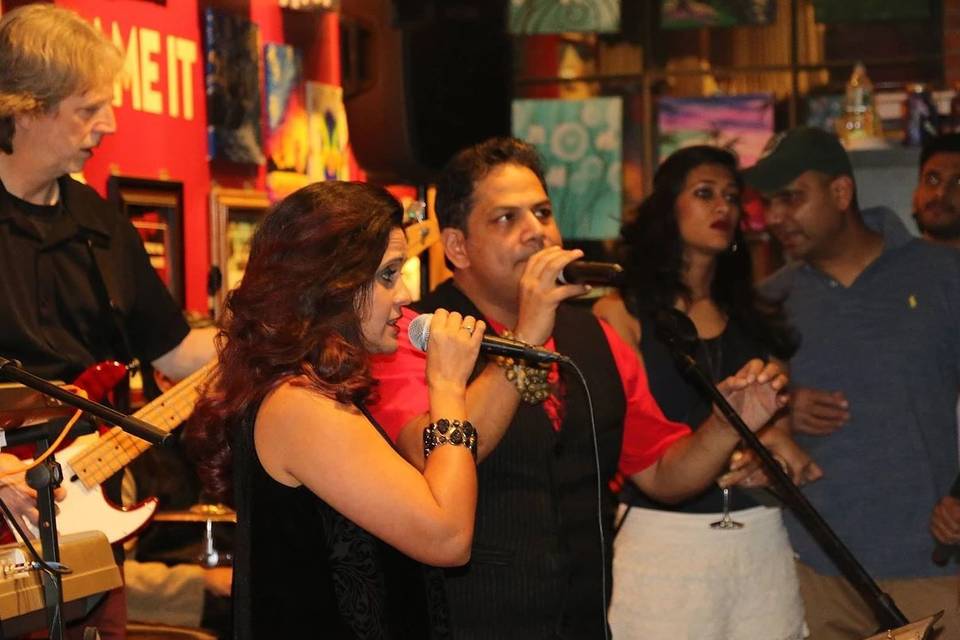 Din Check Bollywood Band