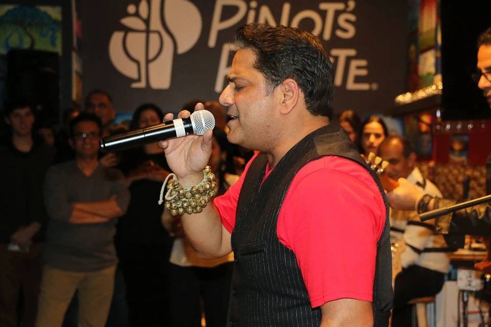 Din Check Bollywood Band