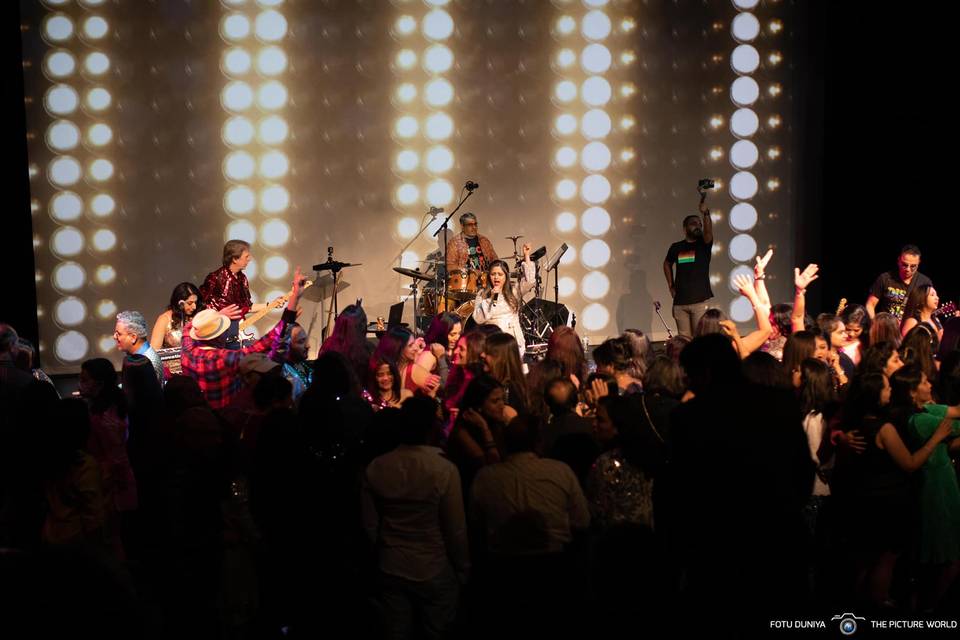 Din Check Bollywood Band