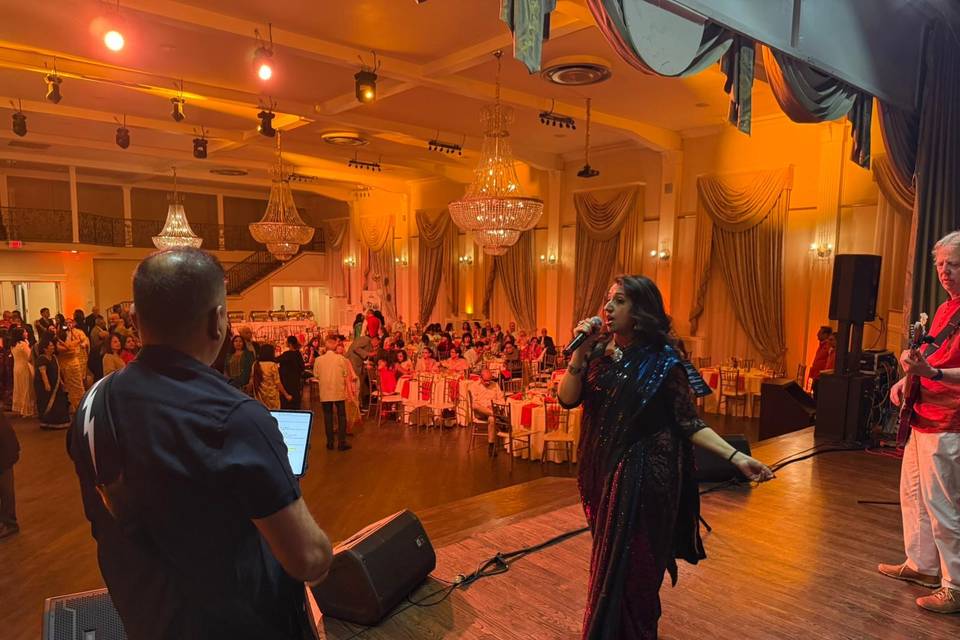Din Check Bollywood Band