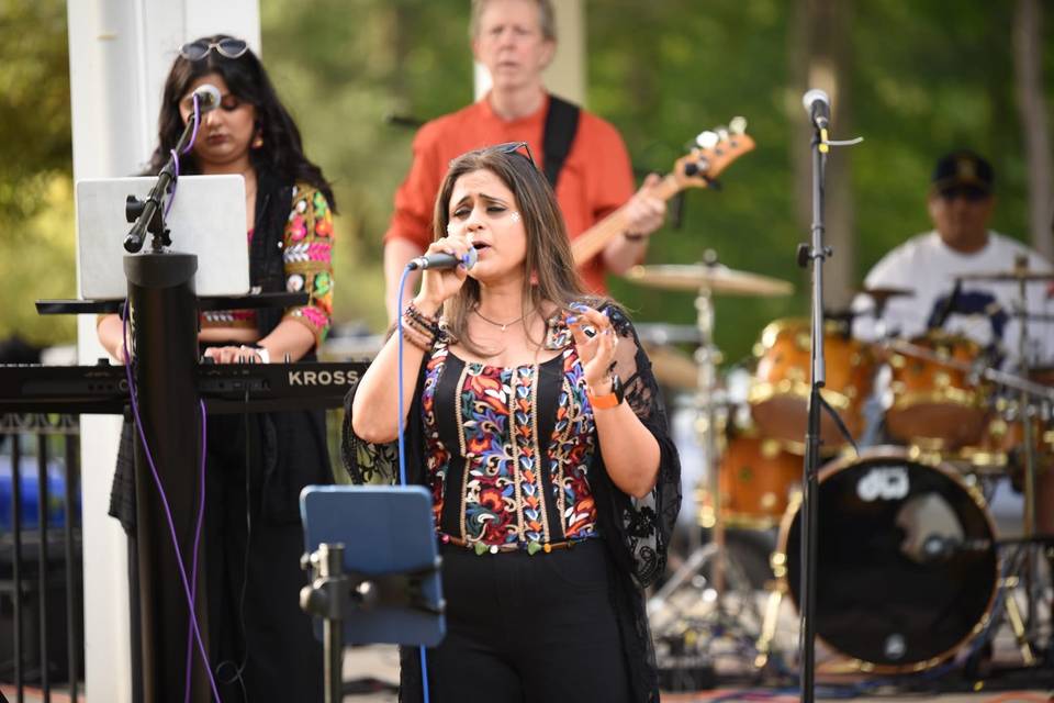Din Check Bollywood Band