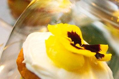 Cup cakes with edible flowers Maui wedding