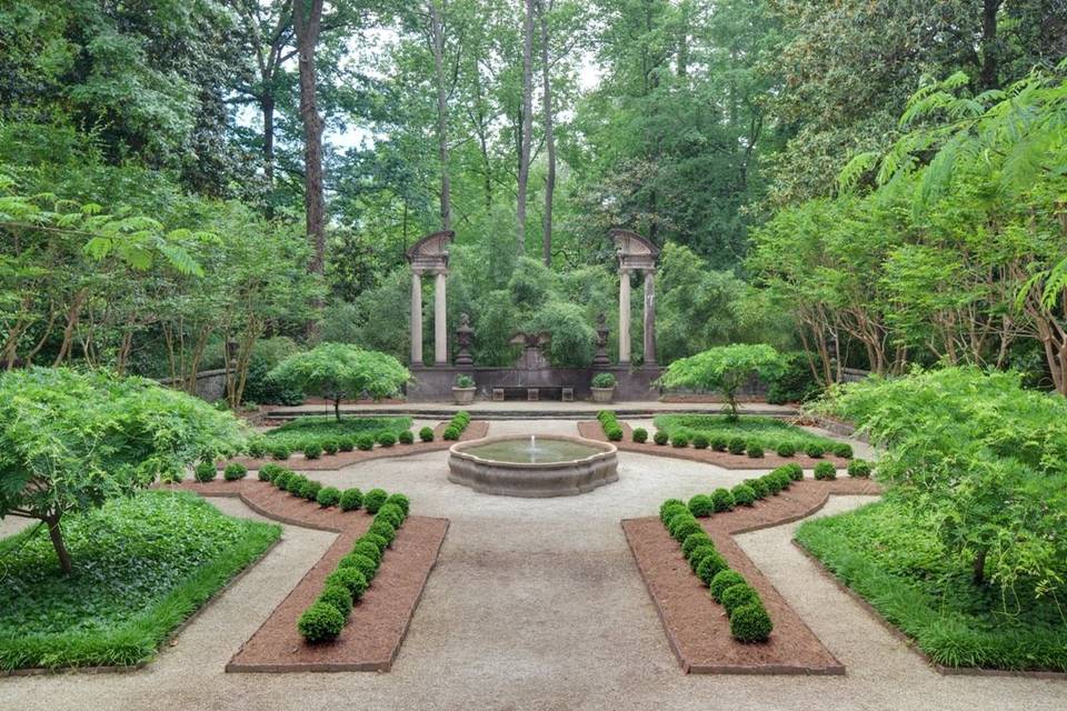 Swan House - Boxwood Garden