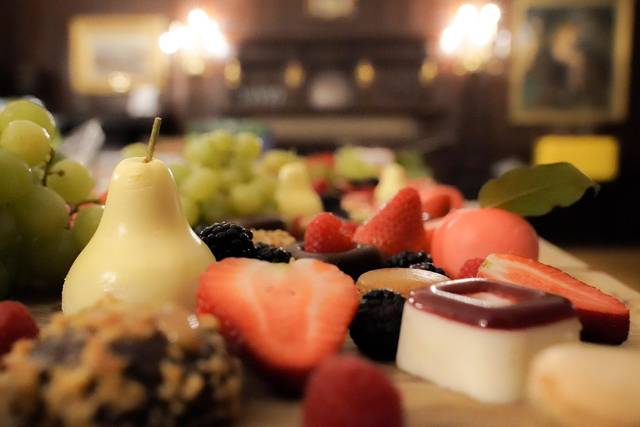 Dessert display
