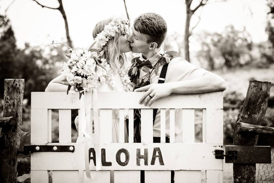 Kiss at the Aloha Gate