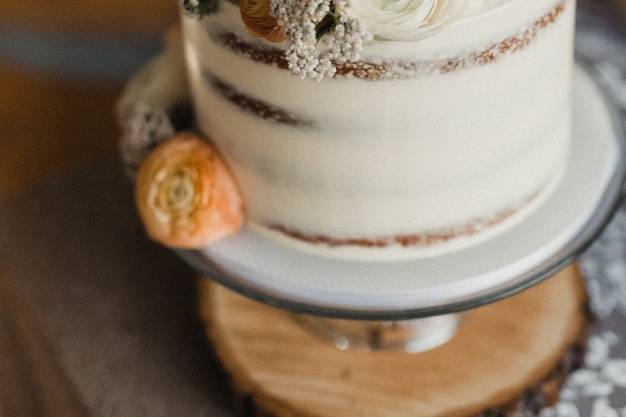 Semi-naked wedding cake