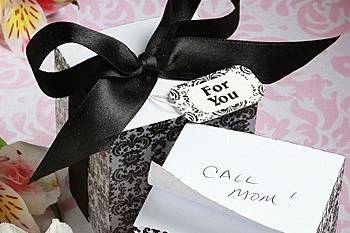 YOUR FAVORS AND INVITATIONS.COM