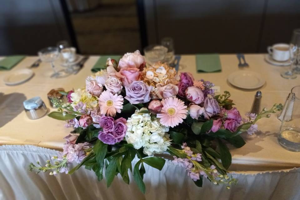 C & T king table flowers