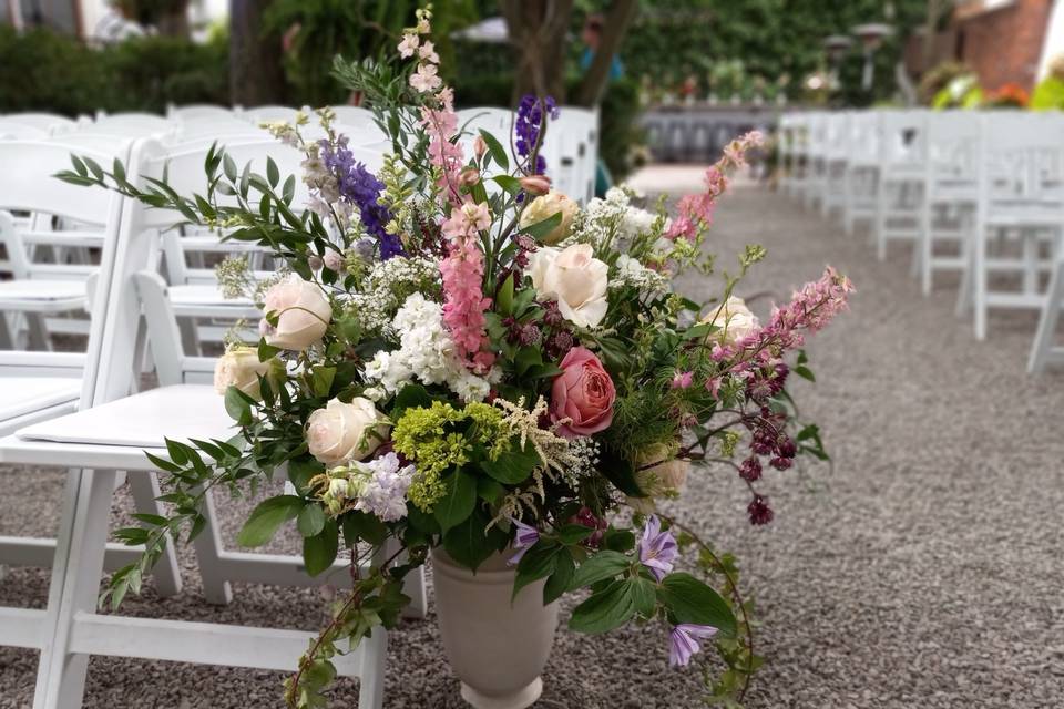 Lidia's side Isle arrangement