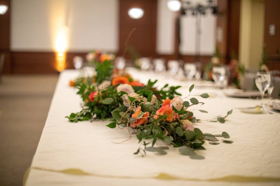 Table runner garland