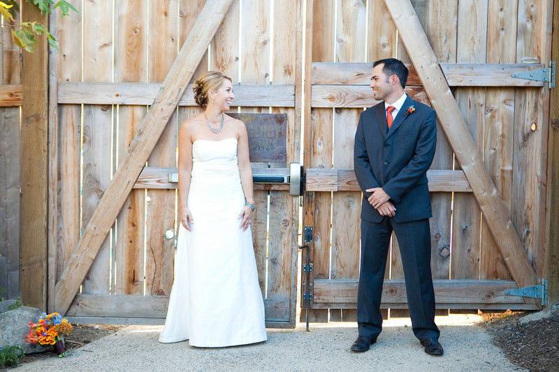 Newlyweds pose by the gate
