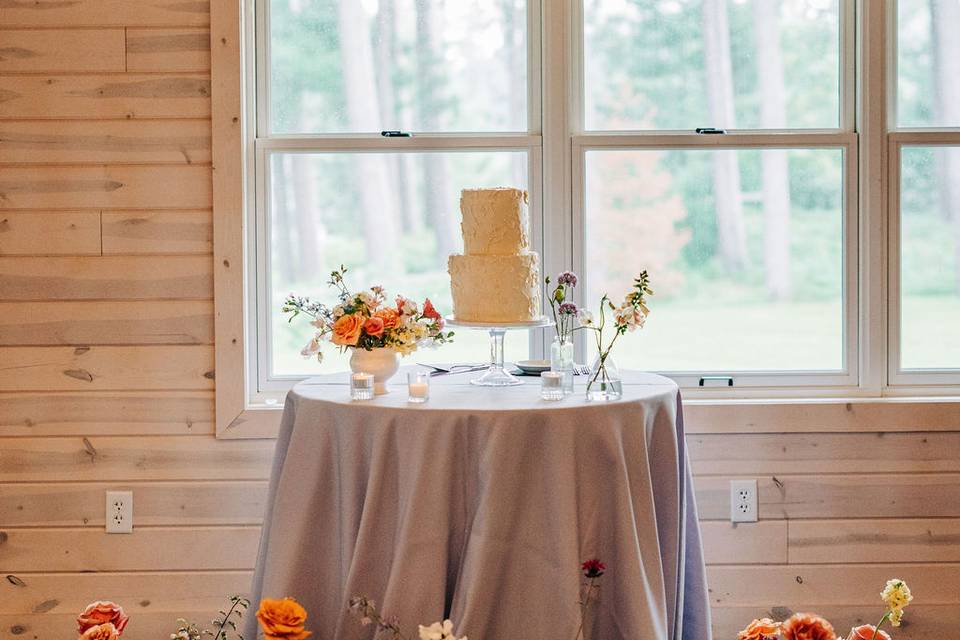 Red pine room setup