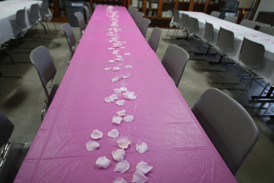 Table setting with petals