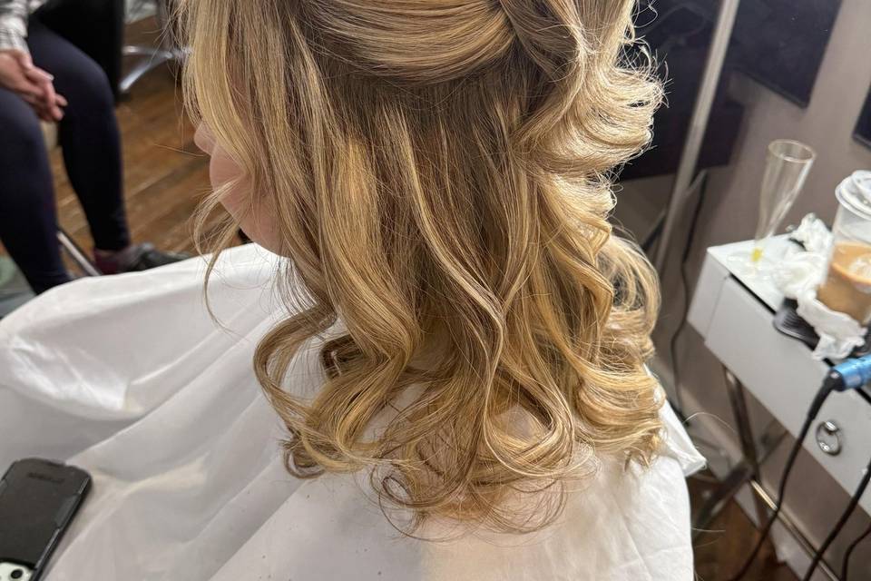 Bride’s daughter