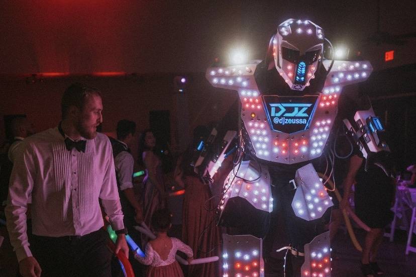 Guest dance off robot