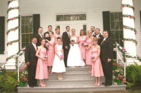 Couple's with bridesmaids and groomsmen