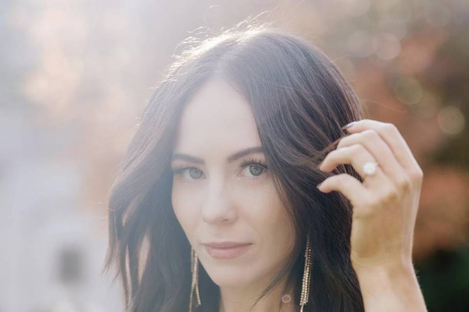 Natural glam wedding makeup - @laurenreneephoto