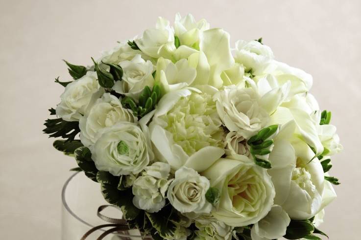 Simple, white bouquet
