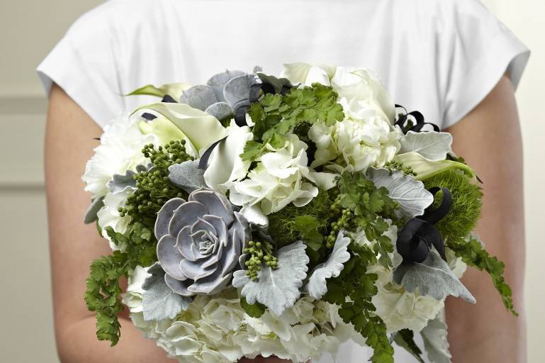 Beautiful, neutral bouquet