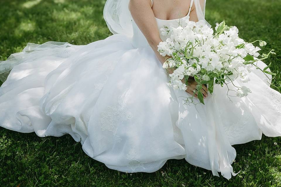 Flowing bouquet