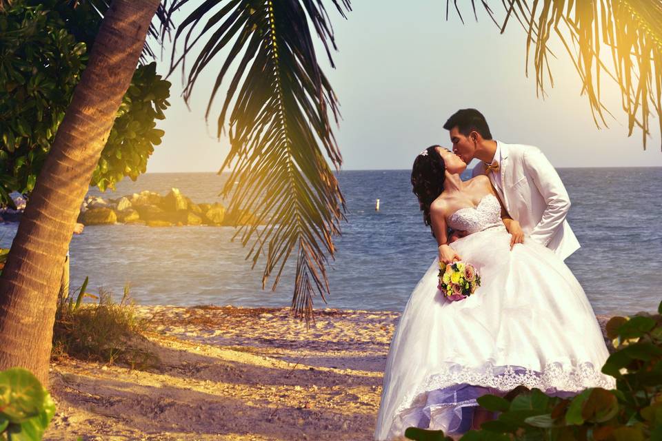 Key West beach wedding , renewal vows in Key West, Key West elopement, Key West photographer. Julia Roy Photography