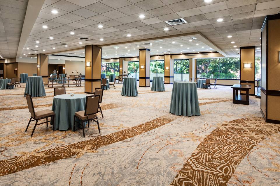 Our newly renovated Ballroom Foyer provides a perfect event space for your cocktail reception.