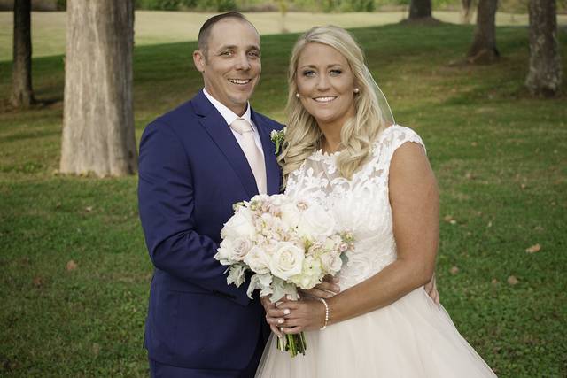 Outdoor couple portrait.