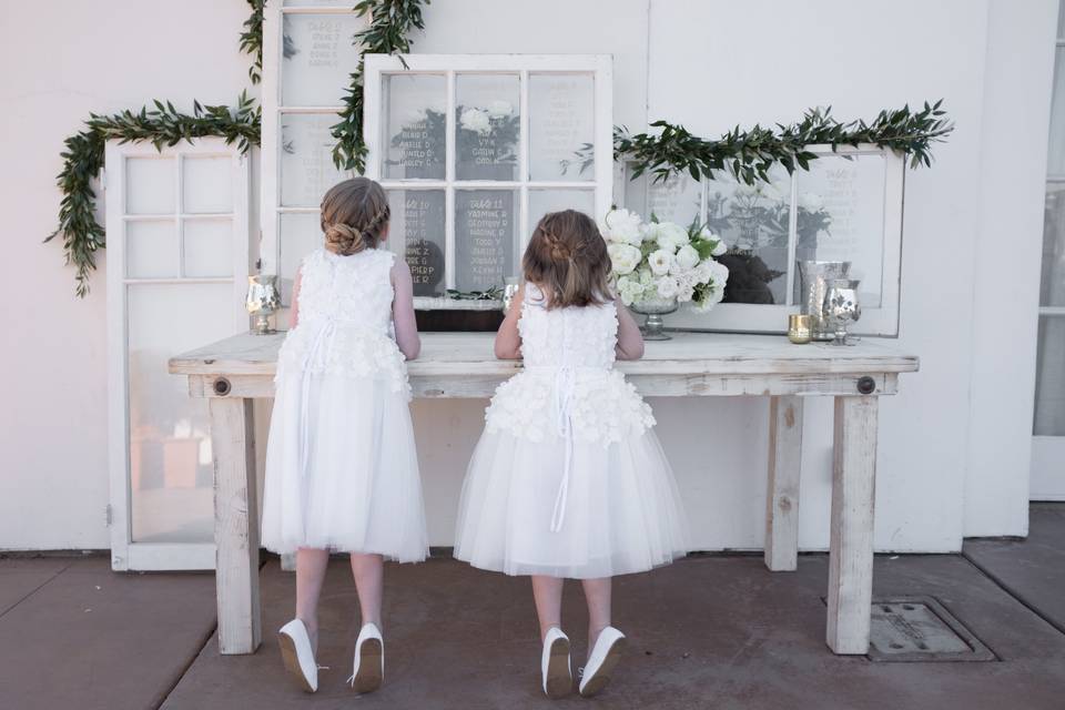 Dainty flowergirls