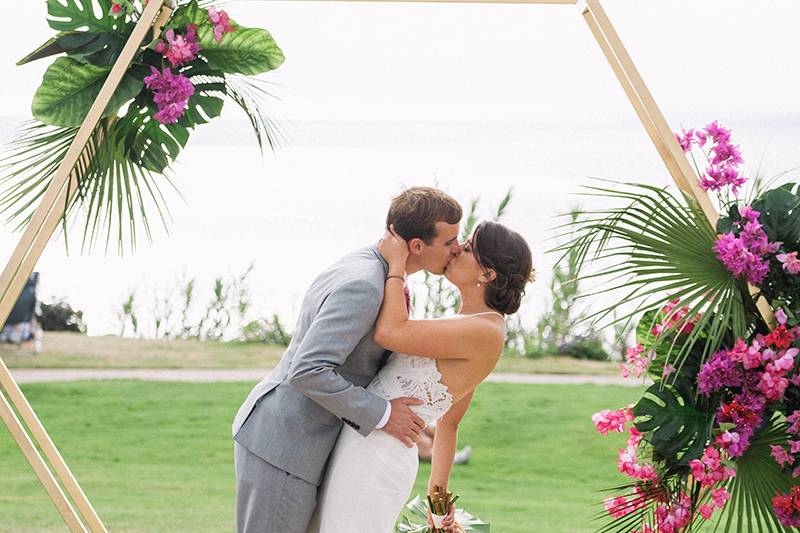 Bride & Groom, hexagon arch