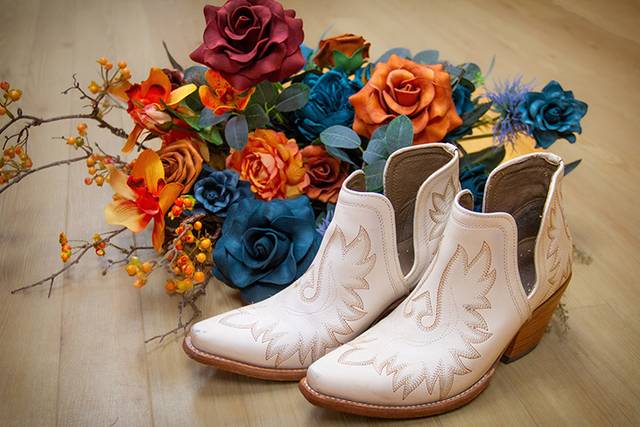 Bouquet and Bride's shoes