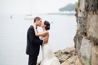 Kiss by the sea