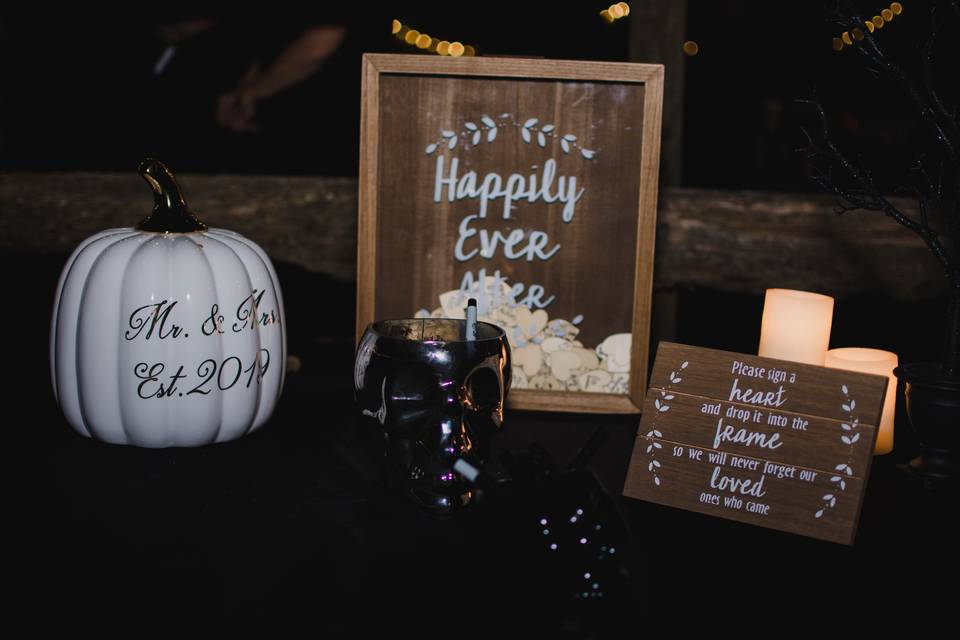 Halloween wedding decor