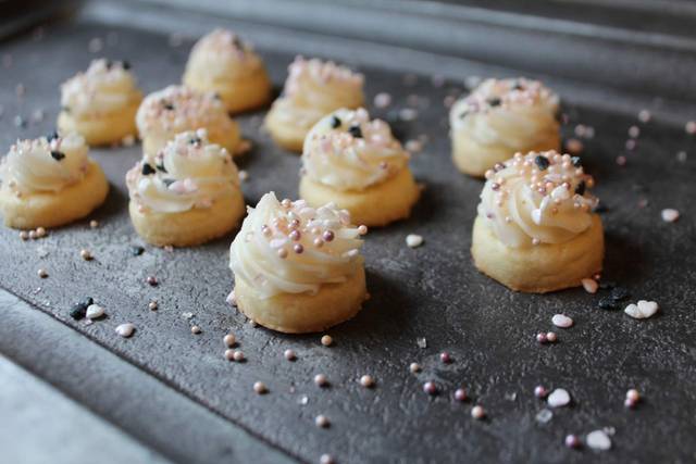 Tiny cookie bites