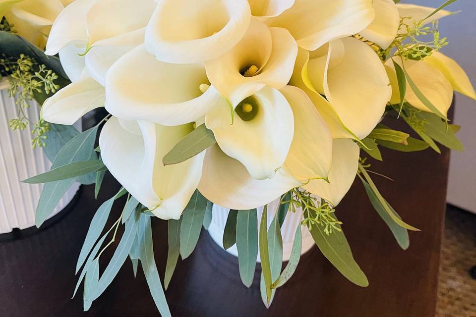 Mini cella-lilies bridal bqt