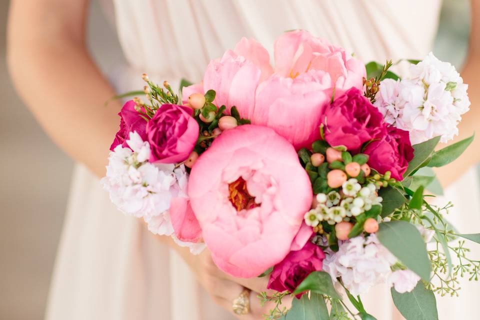 Bride with pink bouquet