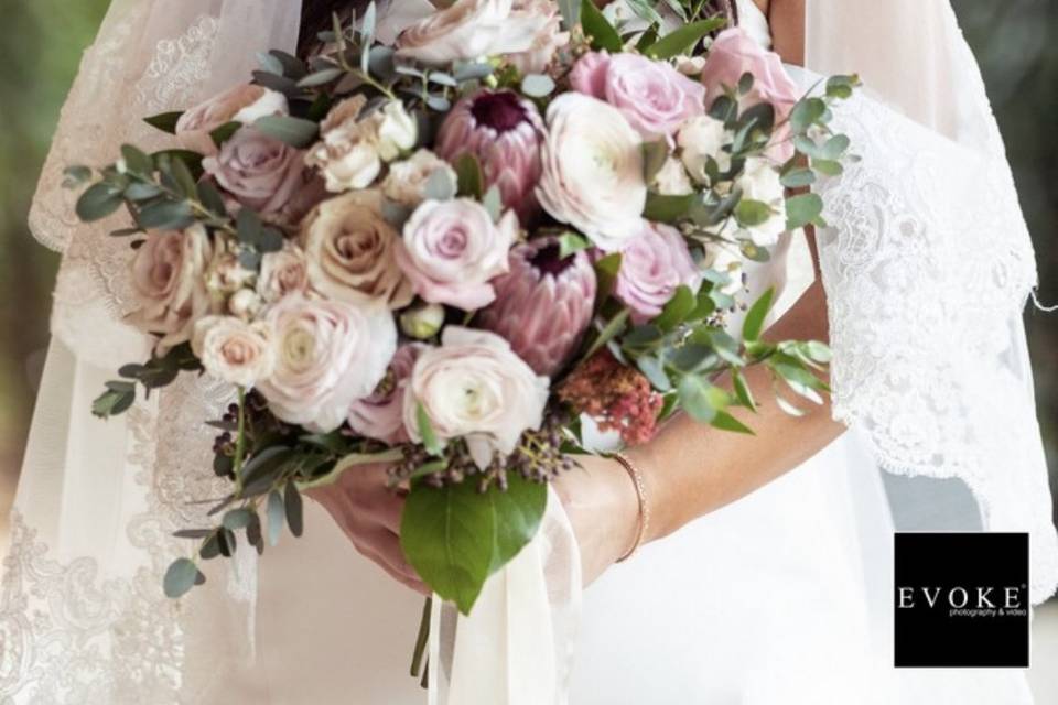 Cool tone wedding bouquet