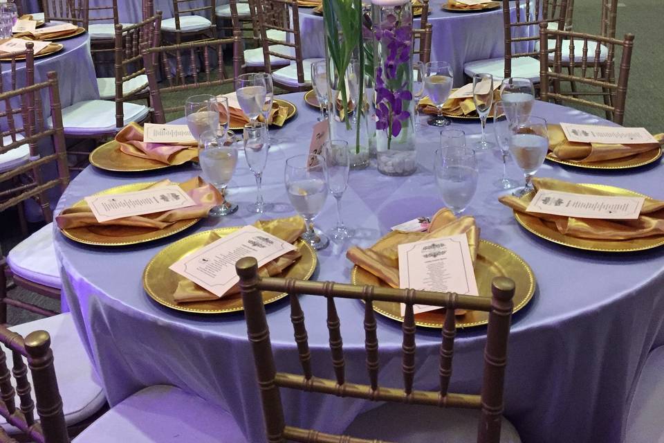 Table setting with centerpiece