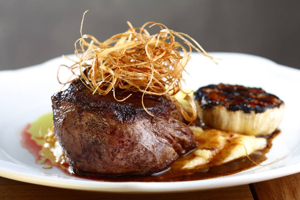 Beef medallion with curly potato