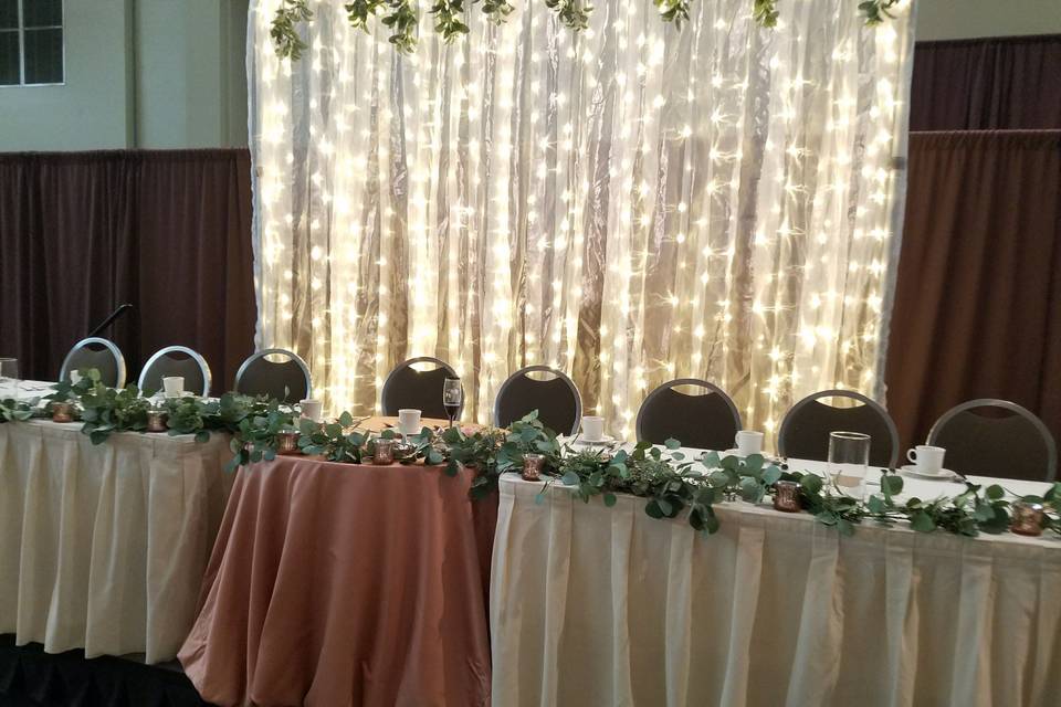 Head table arrangement