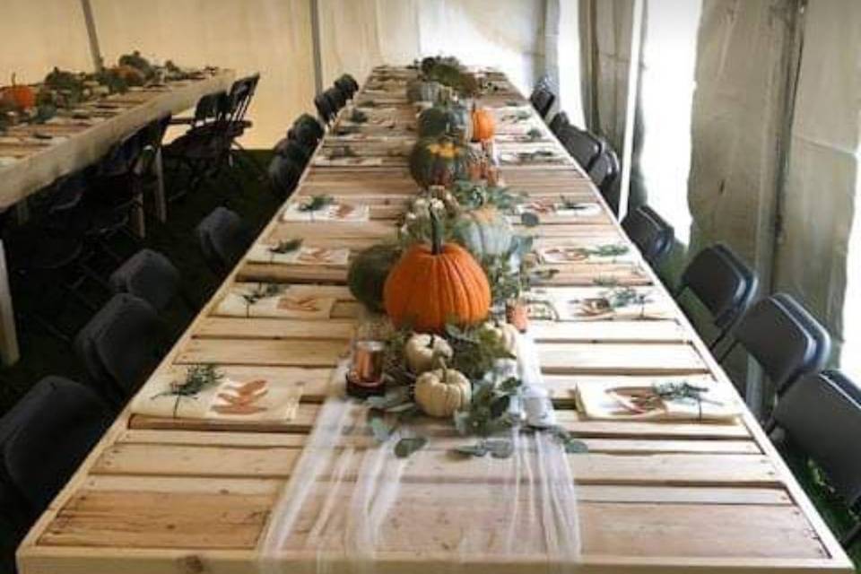 Rustic farm table & fall decor