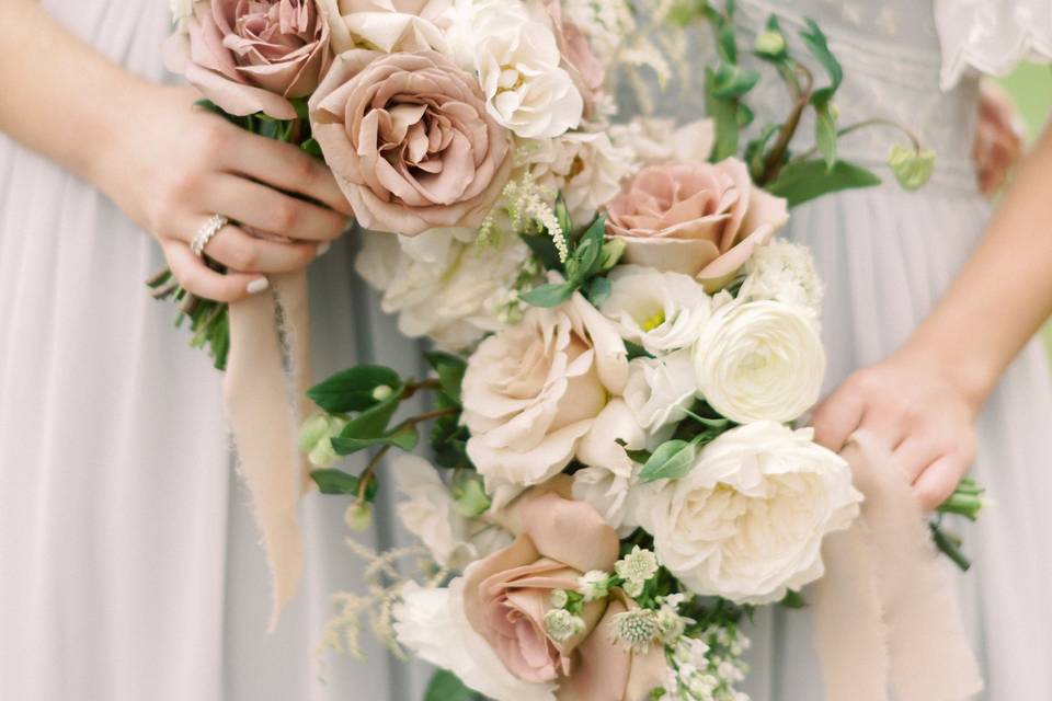 Bridesmaids bouquets