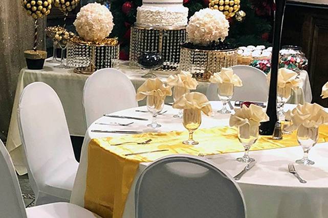 Gold table decor