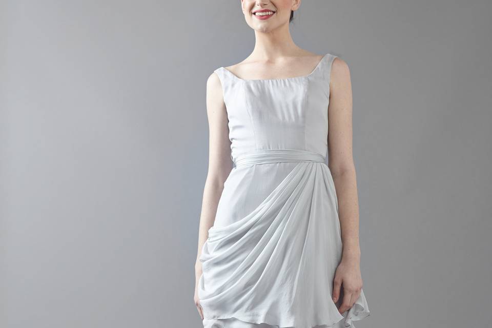 Riviara
Scoop neck with sleeveless bodice and asymmetrical draped skirt