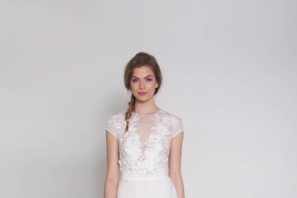 Rose Garden
Guipure and Chantilly lace bodice with column skirt and keyhole back