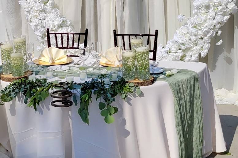 Customized sweetheart table