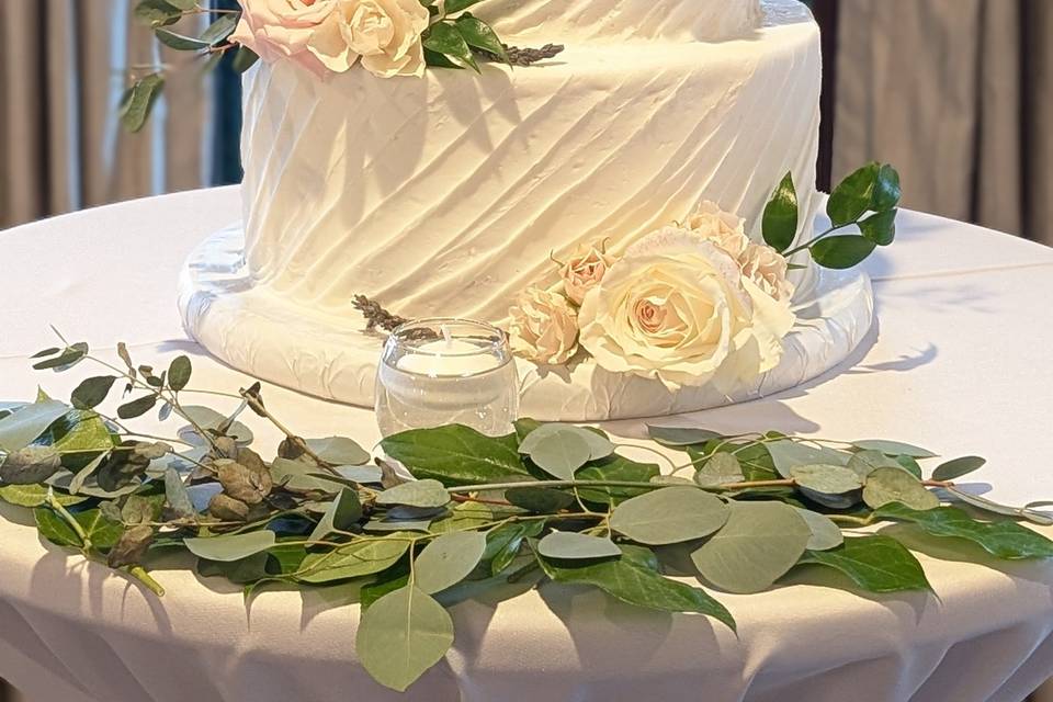 Pulled buttercream texture